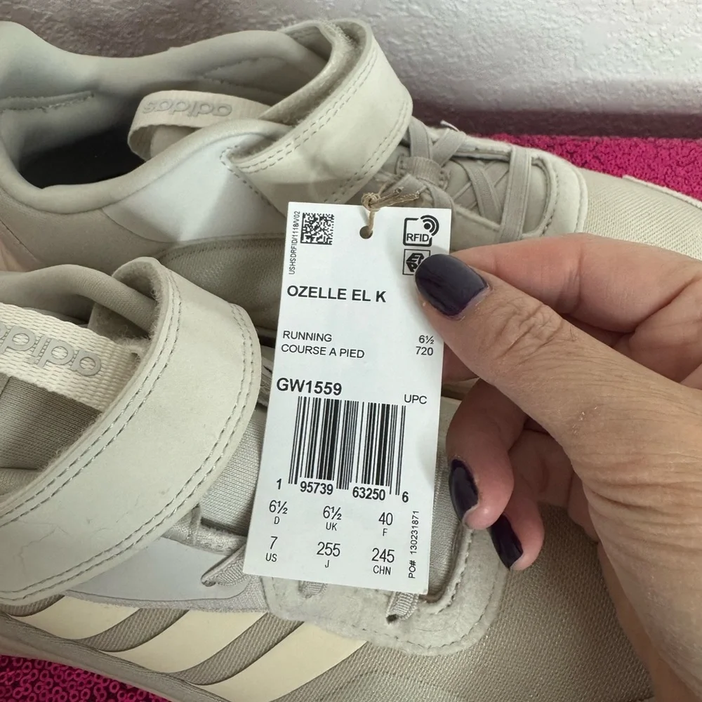 NEWw/TAGS🏷️ ADIDAS Ivory Athletic Cloadfoam Sneakers, Velcro Strap (Men’s 7)